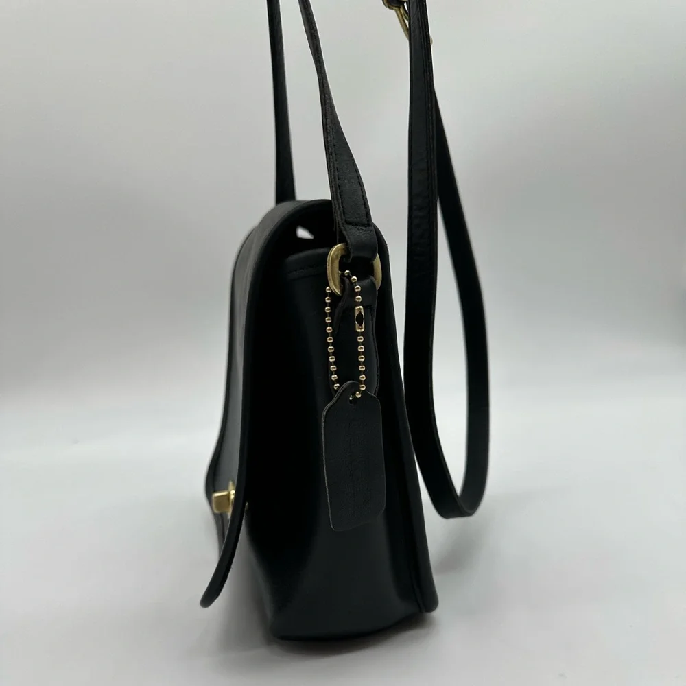 Coach • 9076 Companion Flap - Picture 5 of 14